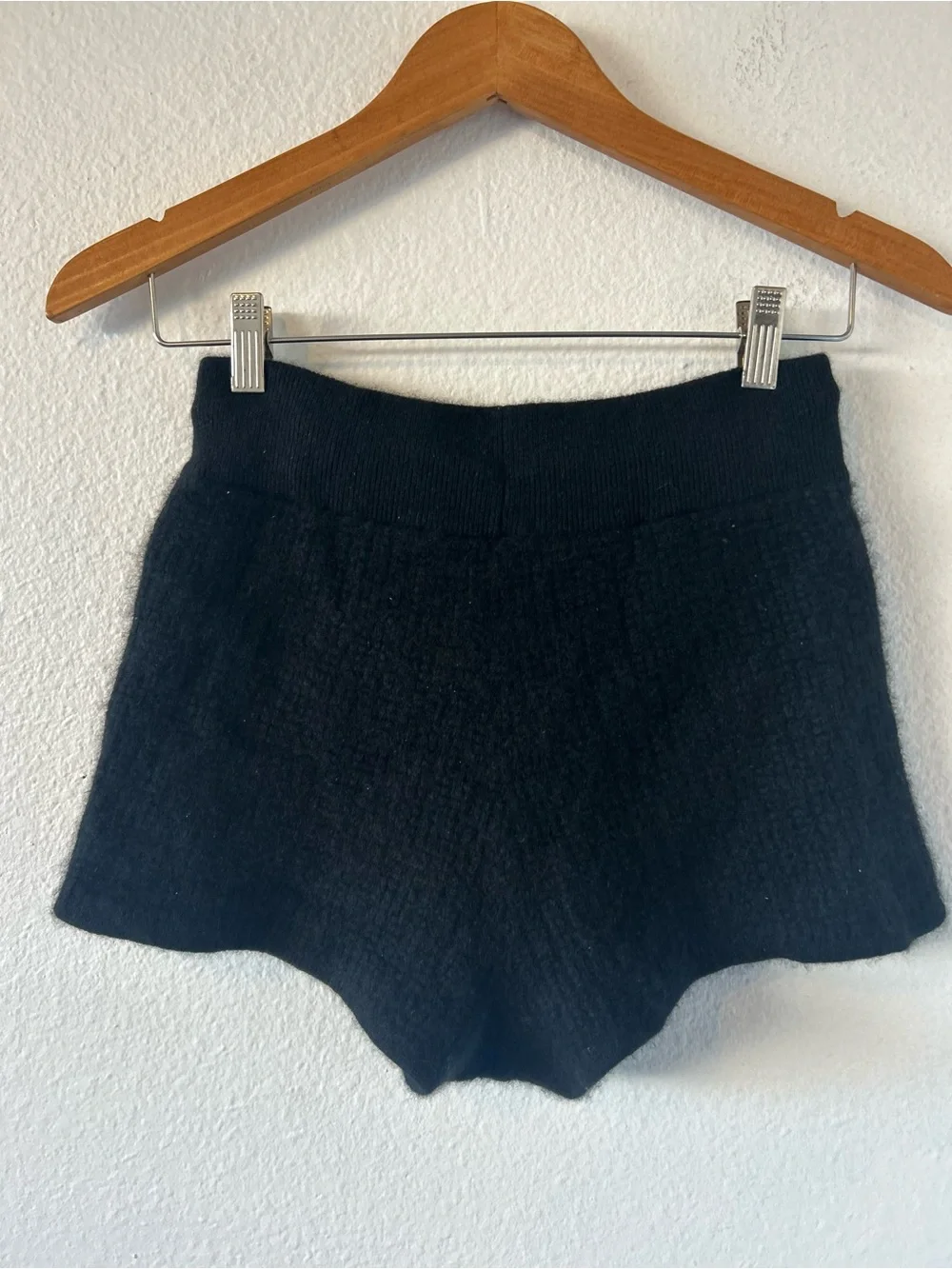 Alo Cashmere High Waist Plush Waffle Shorts in Black Size XS